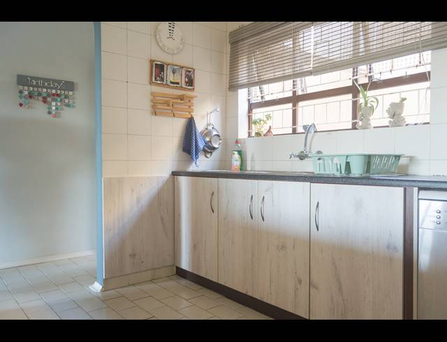 3 BEDROOM TOWNHOUSE FOR SALE IN SCOTTBURGH CENTRAL